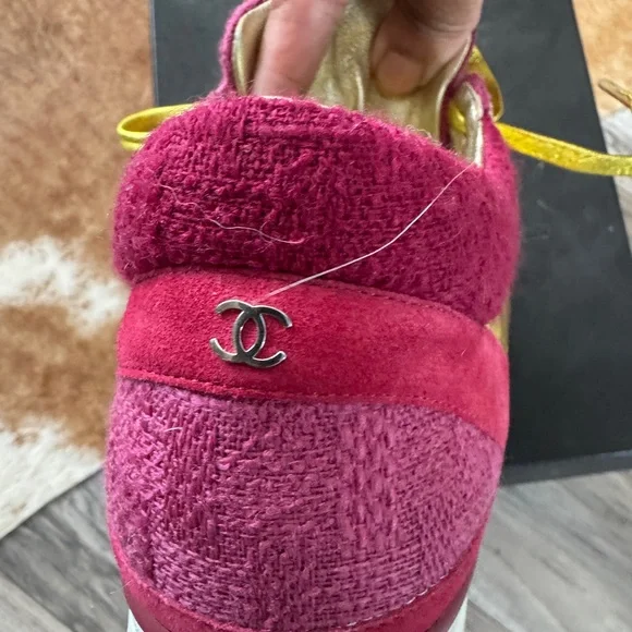 CHANEL Black Sneaker Box with Fuchsia Label - Picture 8 of 8